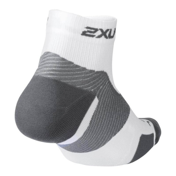 2XU UA5047E Vectr Light Cush 1/4 Crew Socks | The Bike Affair