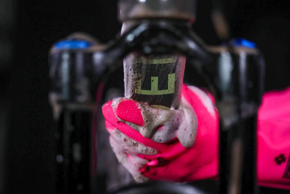 Muc - Off Deep Scrubber Gloves - Pink | The Bike Affair