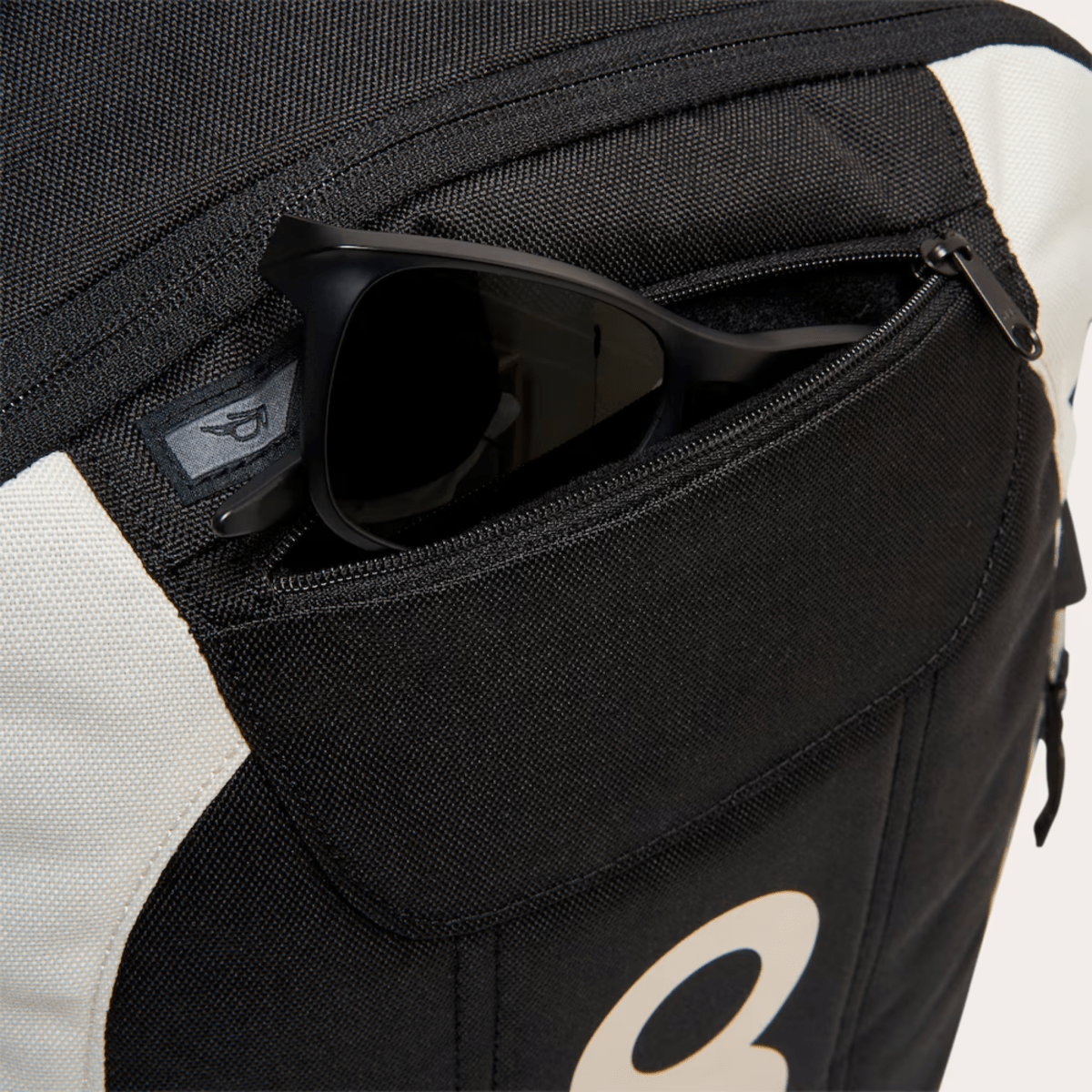 Oakley Enduro 20L 3.0 Backpack | The Bike Affair