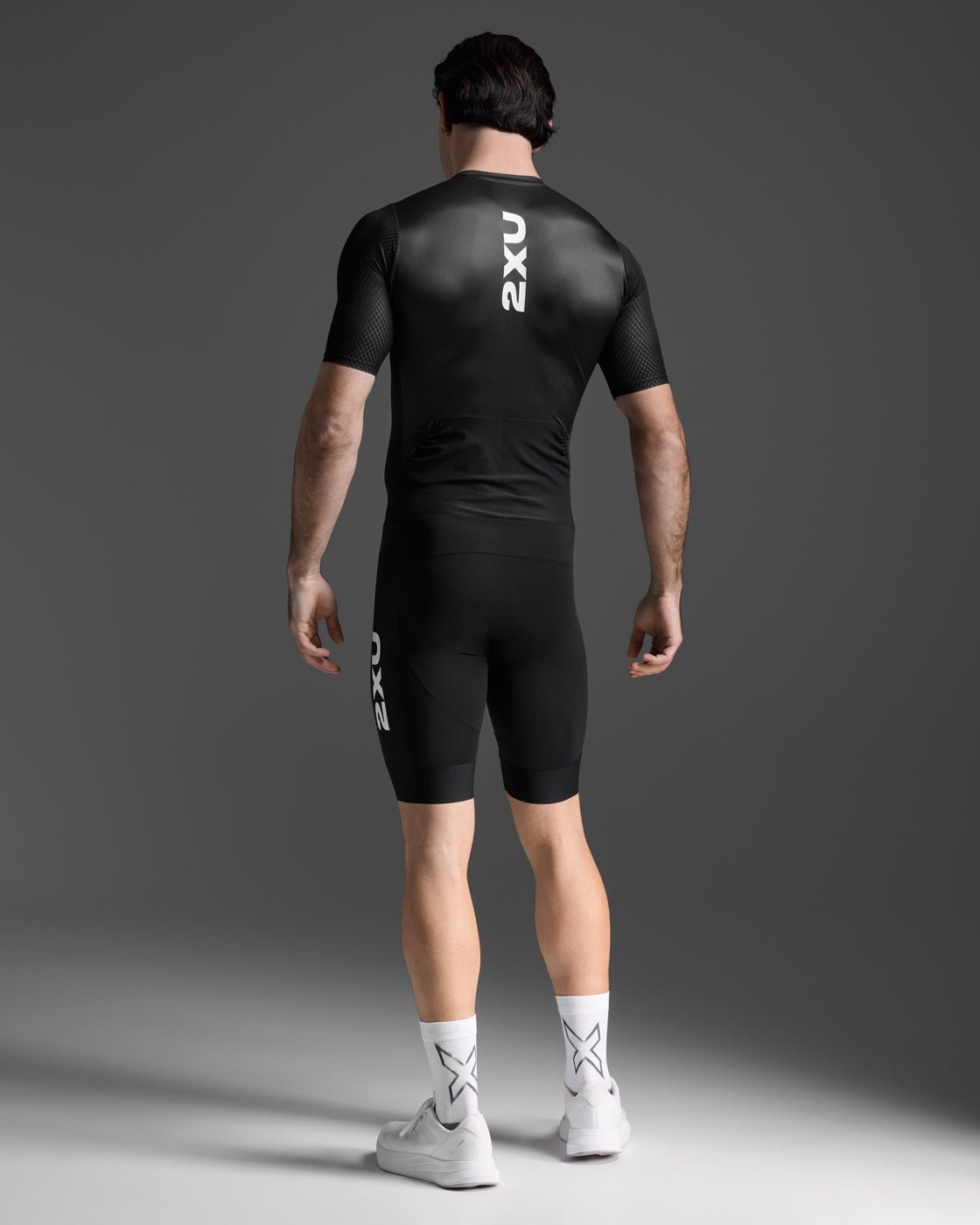 2XU MT7394d Aero Hex Sleeved Trisuit | The Bike Affair