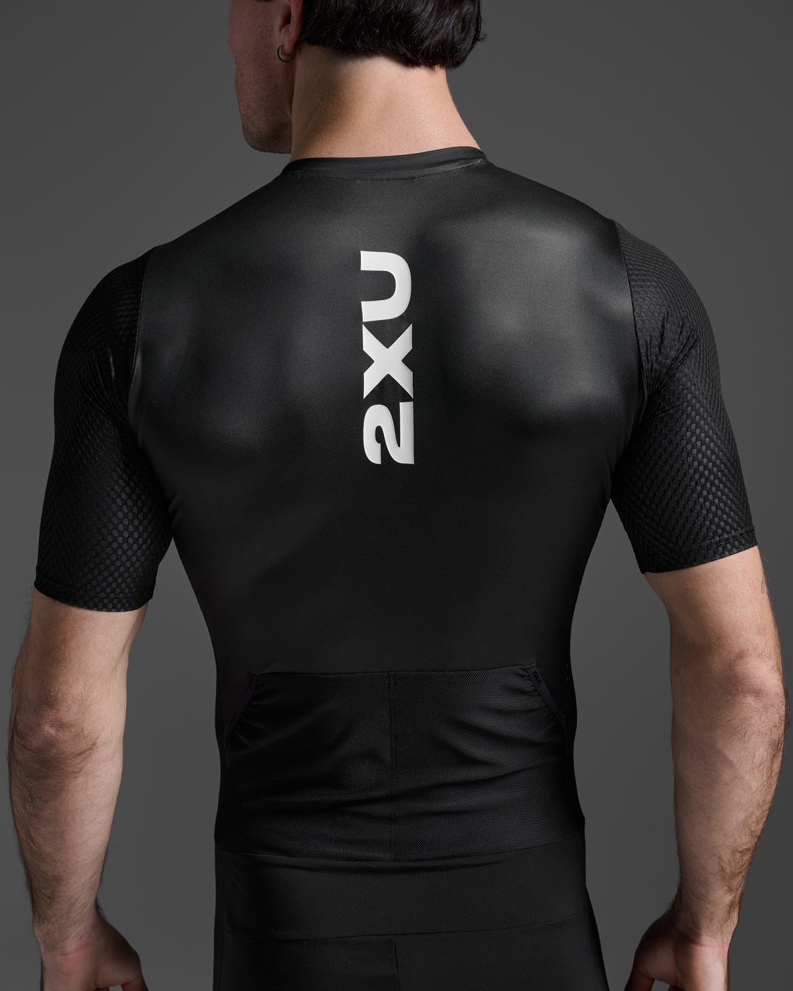 2XU MT7394d Aero Hex Sleeved Trisuit | The Bike Affair