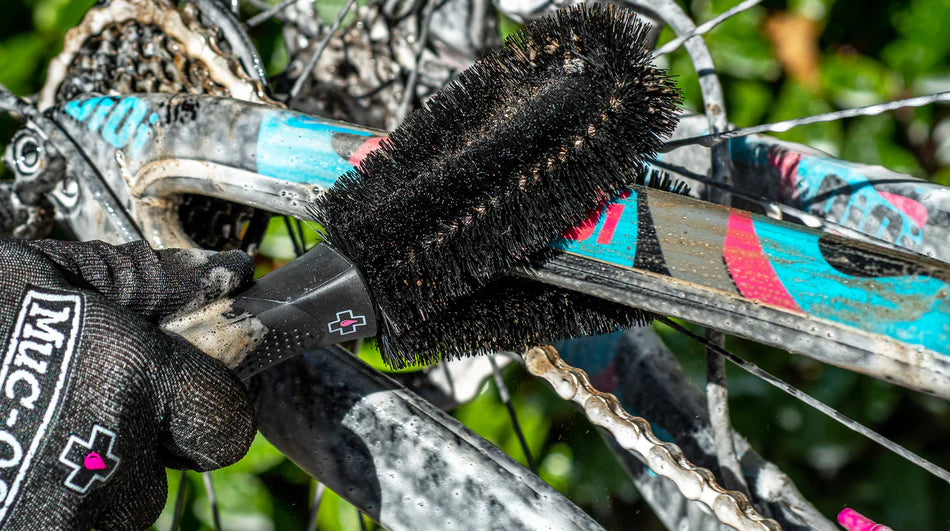 Muc-Off Two Prong Brush