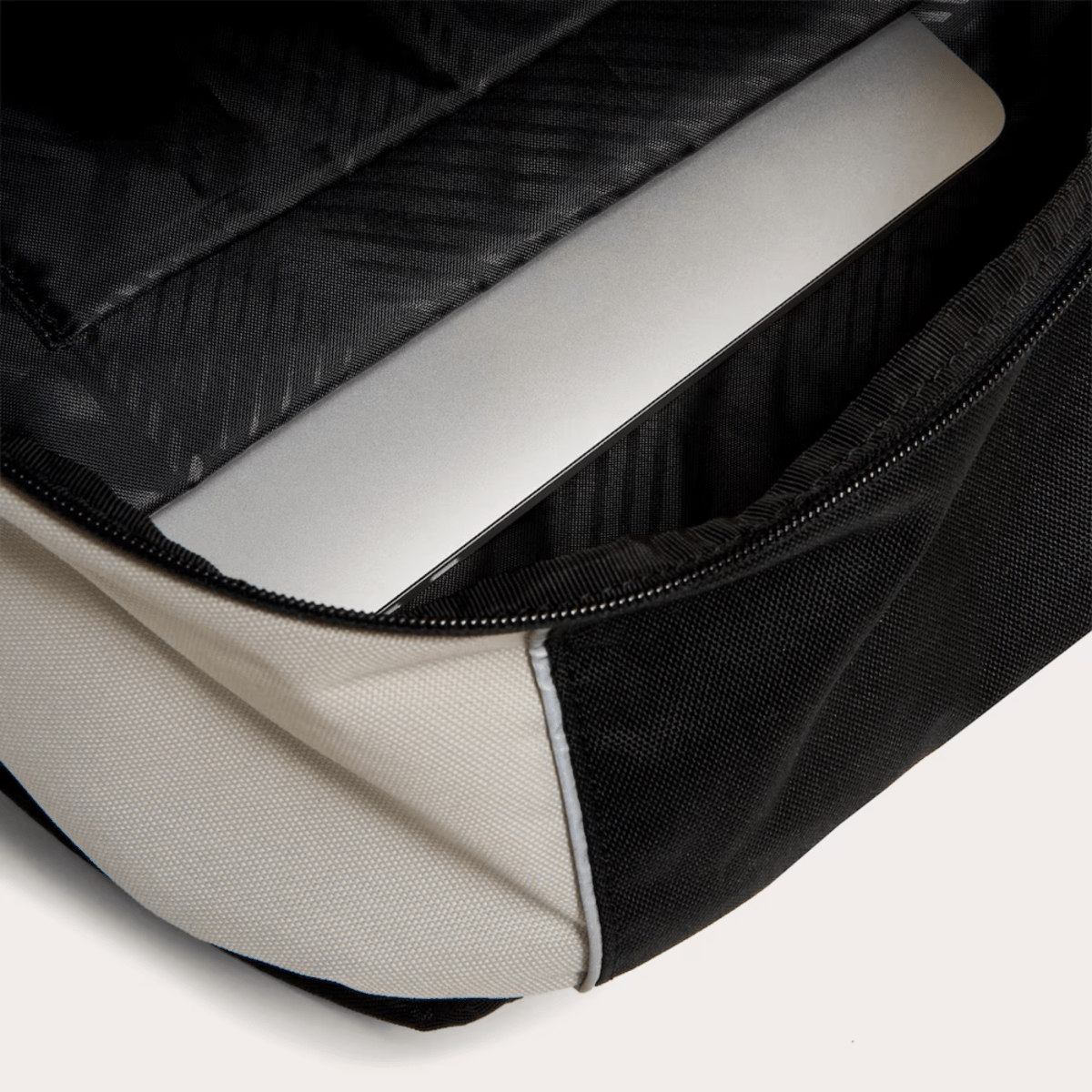 Oakley Enduro 20L 3.0 Backpack | The Bike Affair