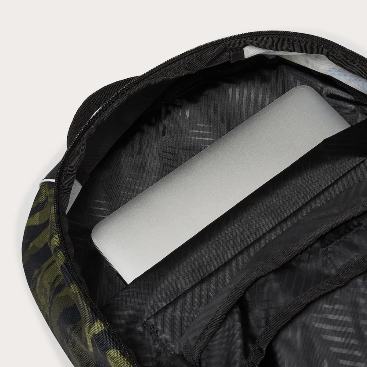 Oakley Enduro 20L 3.0 Backpack | The Bike Affair