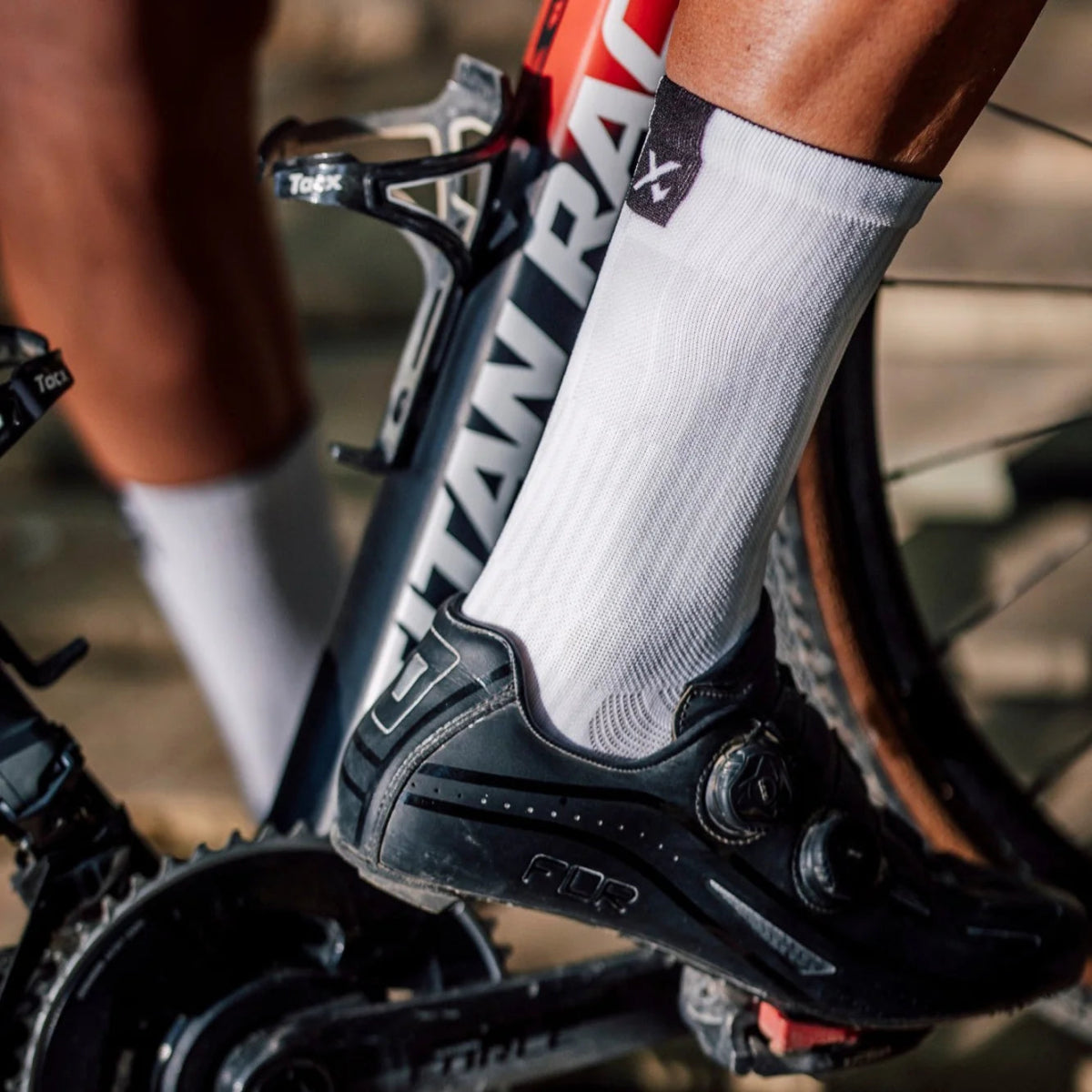 Sox Slight White Minimalist Crew Socks | The Bike Affair